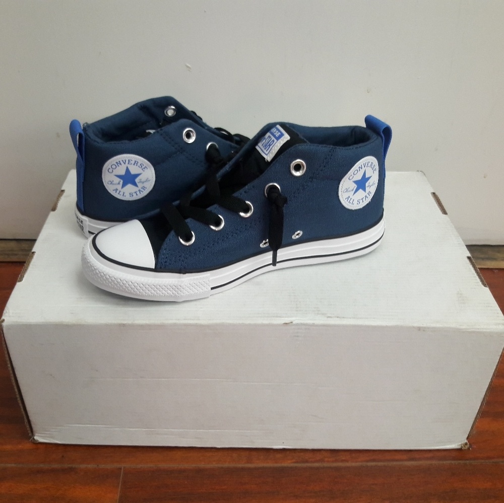 Converse - Picture 2 of 4